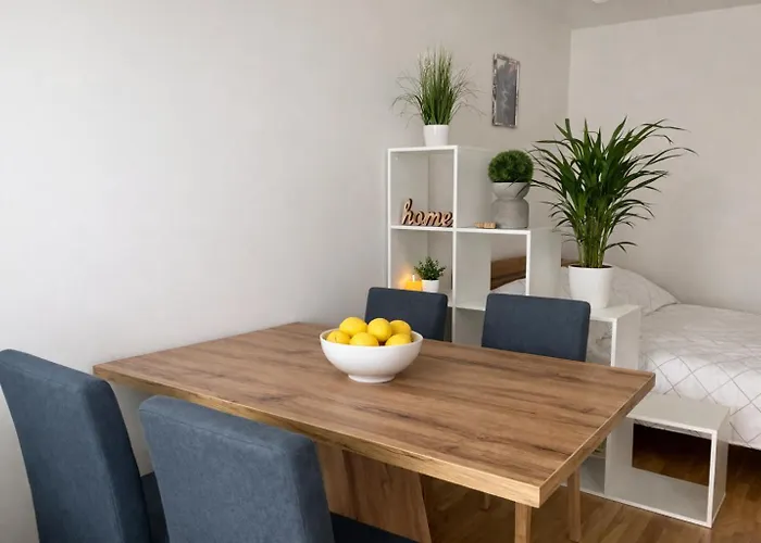 شقة Stylish With Balcony & Free Parking فيينا