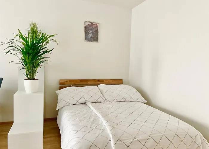 شقة Stylish With Balcony & Free Parking