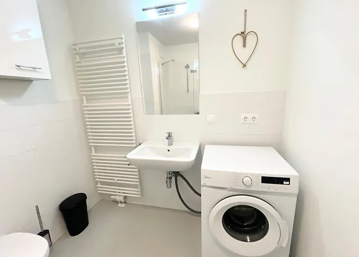 شقة Stylish With Balcony & Free Parking فيينا